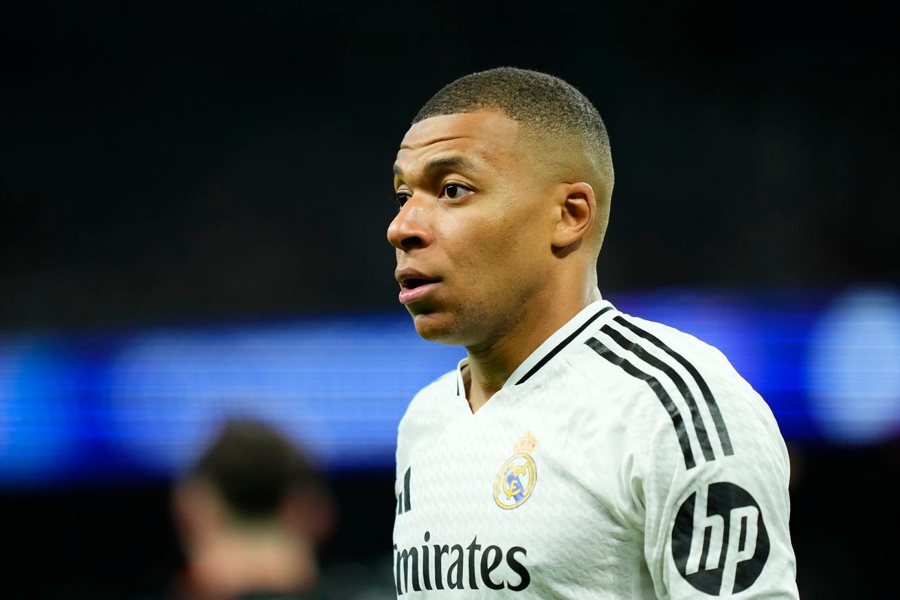 Real Madrid C.F. v Arsenal FC - UEFA Champions League 2024/25 Quarter Final Second Leg